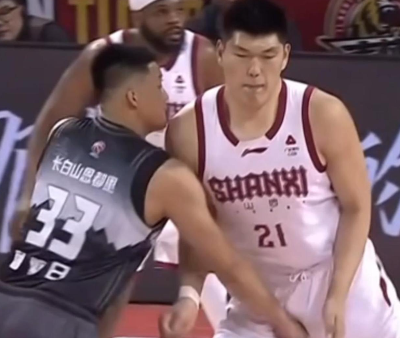 开云体育-停赛2场罚款10万！曾繁日生涯第二次因掏裆被重罚，但比上次轻！